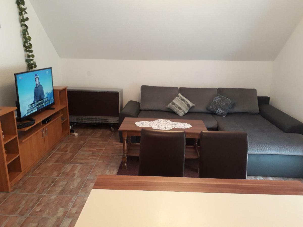 Apartment Mrsinj Korenica Eksteriør billede